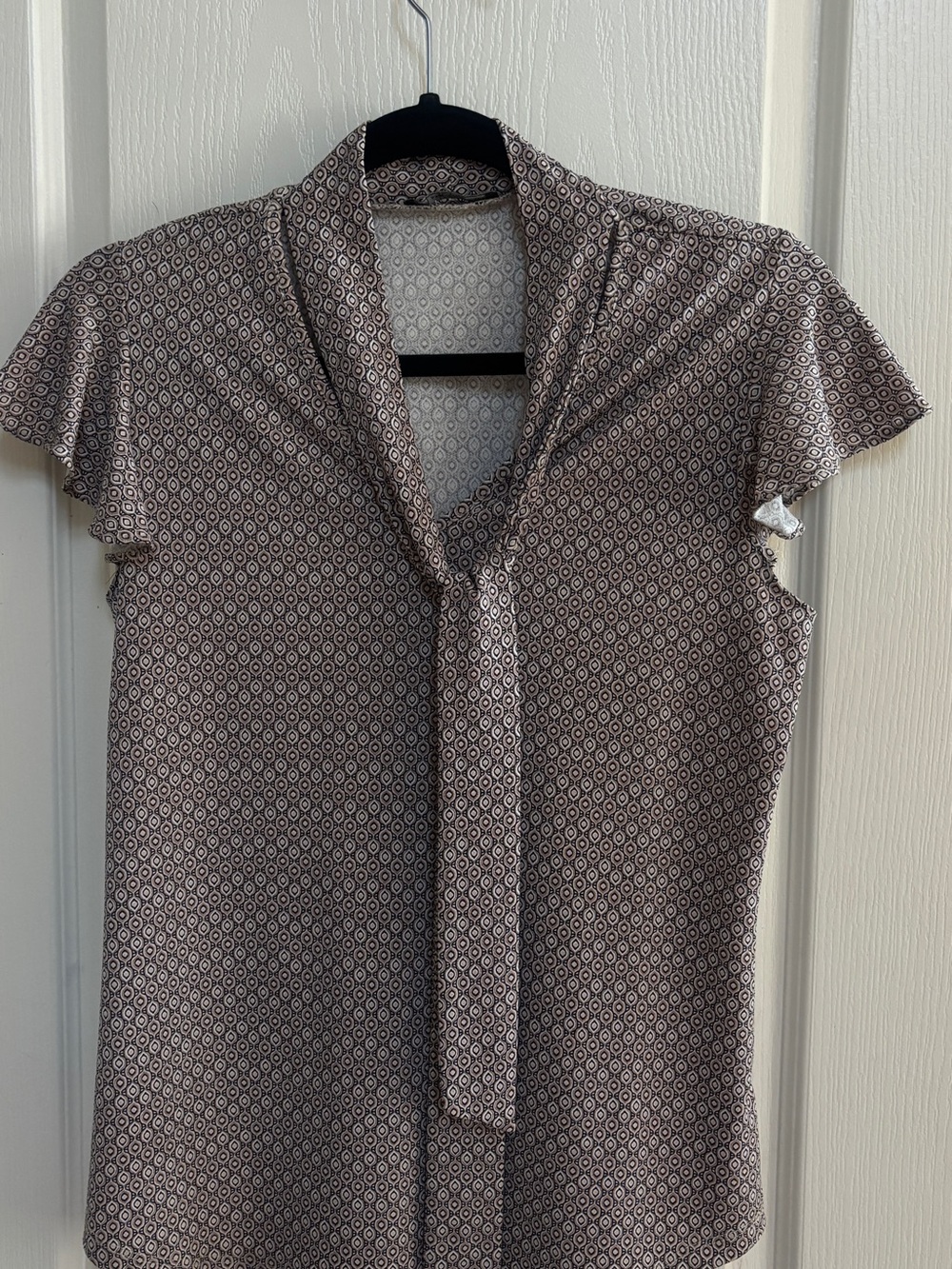 Adrianna Papell Brown Geo Tie-Neck Flutter Sleeve Blouse